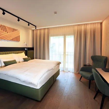 Steiermarkhof - Aus Holz Gebaut, Von Huegeln Gekuesst Грац