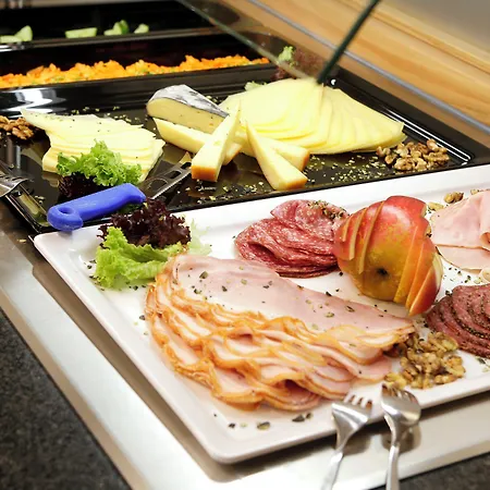 Отель Steiermarkhof - Aus Holz Gebaut, Von Huegeln Gekuesst Грац