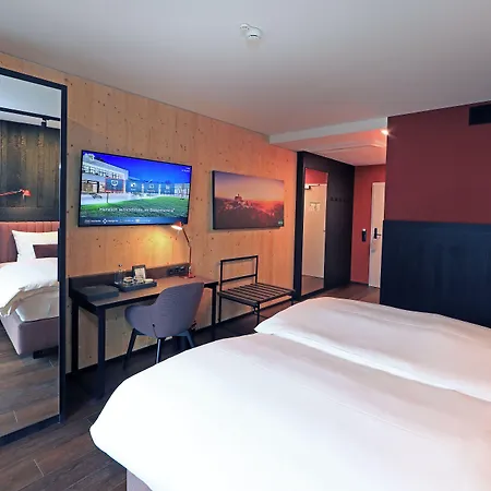 Steiermarkhof - Aus Holz Gebaut, Von Huegeln Gekuesst Грац