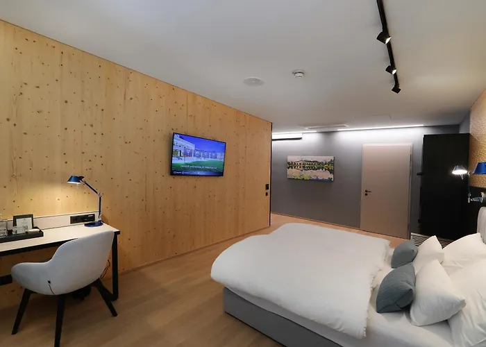 Steiermarkhof - Aus Holz Gebaut, Von Huegeln Gekuesst Hotell