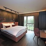ホテル Steiermarkhof - Aus Holz Gebaut, Von Huegeln Gekuesst 4*