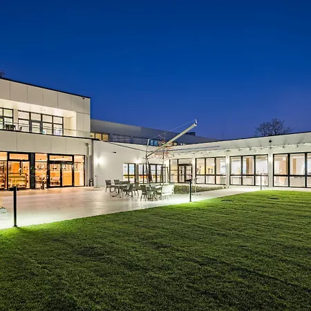 فندق Steiermarkhof - Aus Holz Gebaut, Von Huegeln Gekuesst غراتس