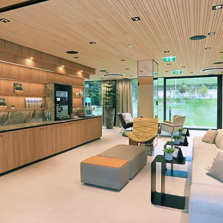 Steiermarkhof - Aus Holz Gebaut, Von Hügeln Geküsst 4*
