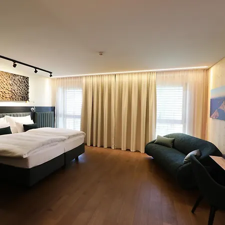 Steiermarkhof - Aus Holz Gebaut, Von Huegeln Gekuesst Hotel 4*