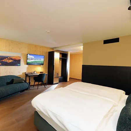 Steiermarkhof - Aus Holz Gebaut, Von Huegeln Gekuesst 4*