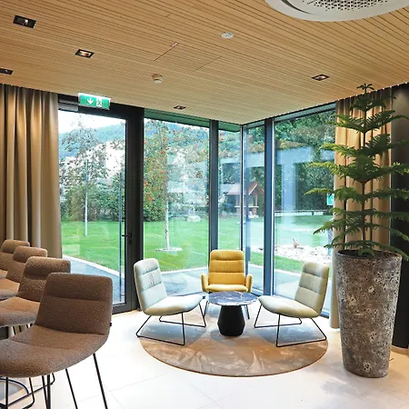 Steiermarkhof - Aus Holz Gebaut, Von Huegeln Gekuesst Hotel 4*