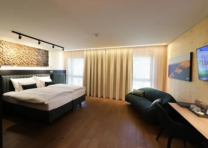 Steiermarkhof - Aus Holz Gebaut, Von Huegeln Gekuesst Hotel 4*