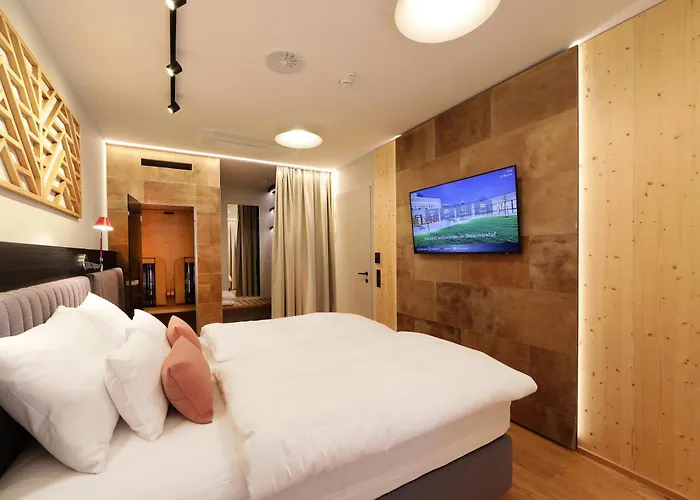 Steiermarkhof - Aus Holz Gebaut, Von Hügeln Geküsst